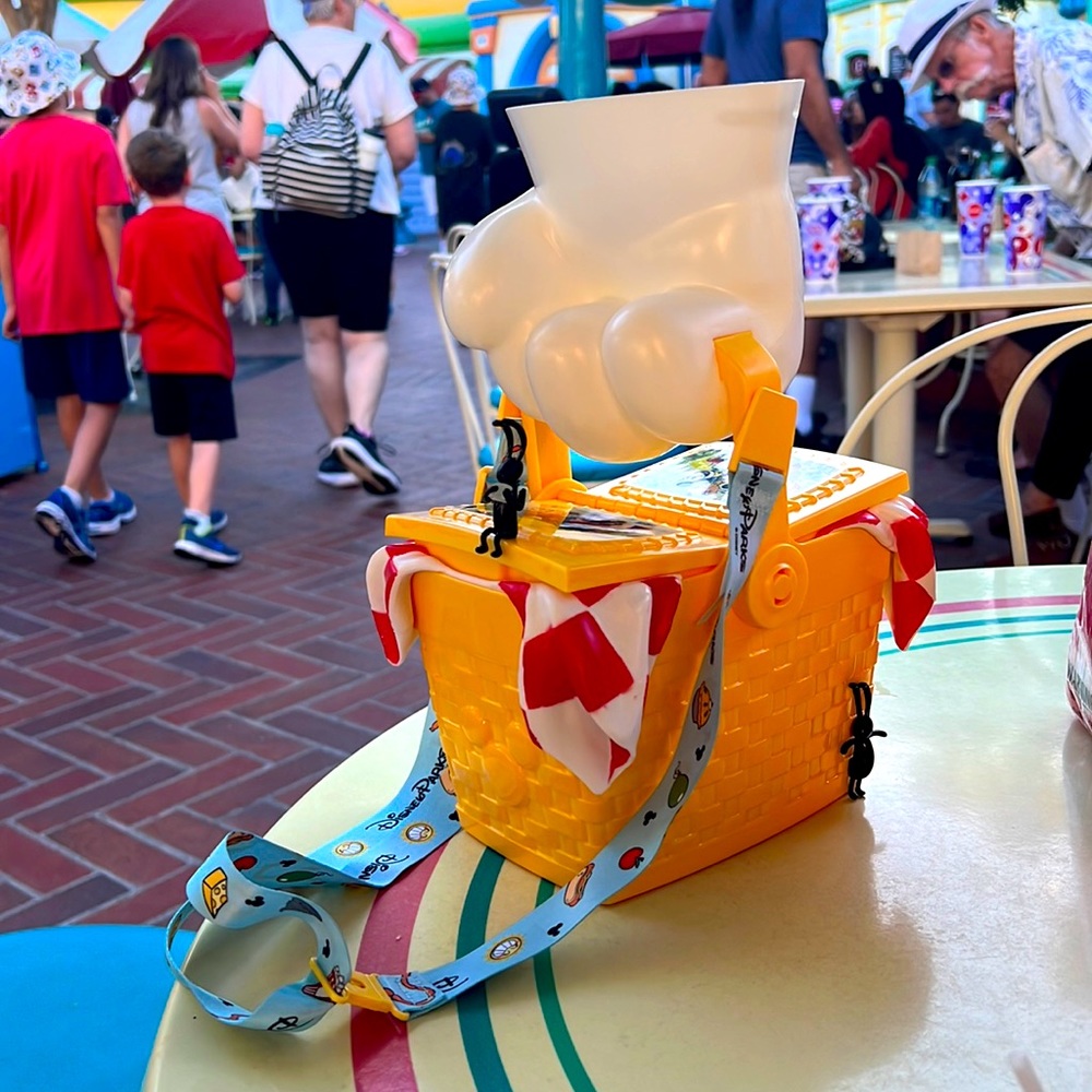 Disneyland Runaway Railroad Picnic Basket Mickey Mouse & Minnie Mouse toontown